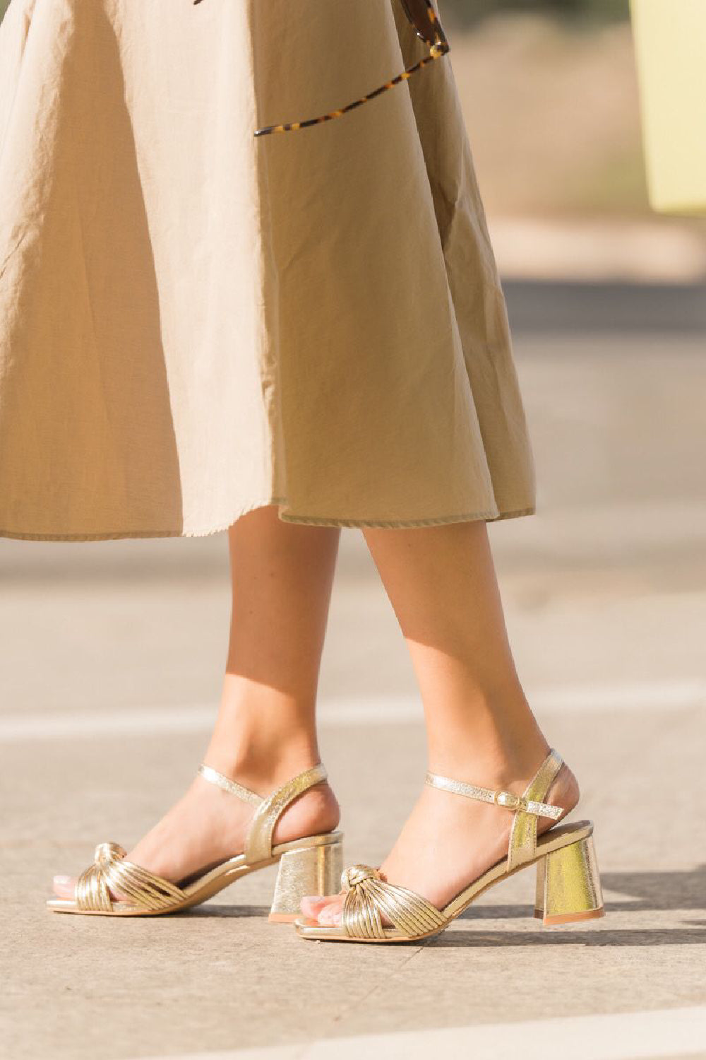 Damen Sandalen in Gold mit Knotenriemen & niedrigem Blockabsatz für Partys und Hochzeiten | Railot