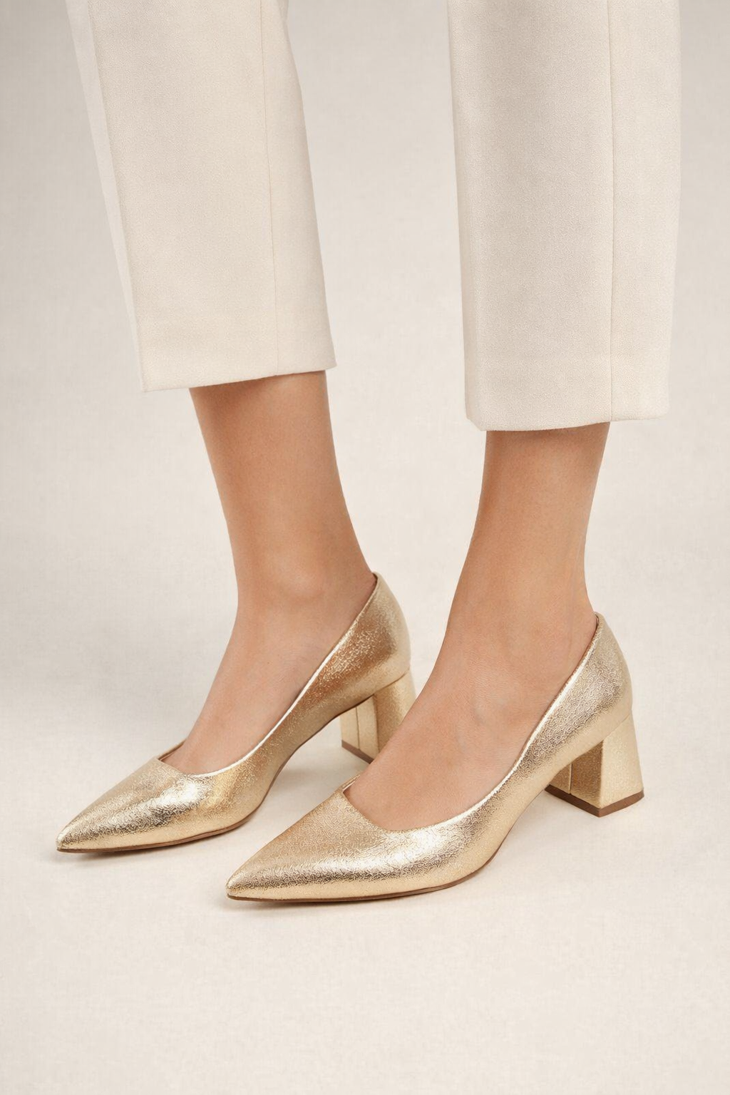 Damen Pumps mit Metallic-Gold-Finish, Blockabsatz & spitzer Zehenpartie | Railot